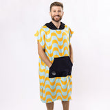 Surf-Poncho Copacabana Yellow - für Frauen & Männer - aus schnelltrocknender und ultra-leichter Mikrofaser - WOODSANDWAVES