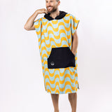 Surf-Poncho Copacabana Yellow - für Frauen & Männer - aus schnelltrocknender und ultra-leichter Mikrofaser - WOODSANDWAVES